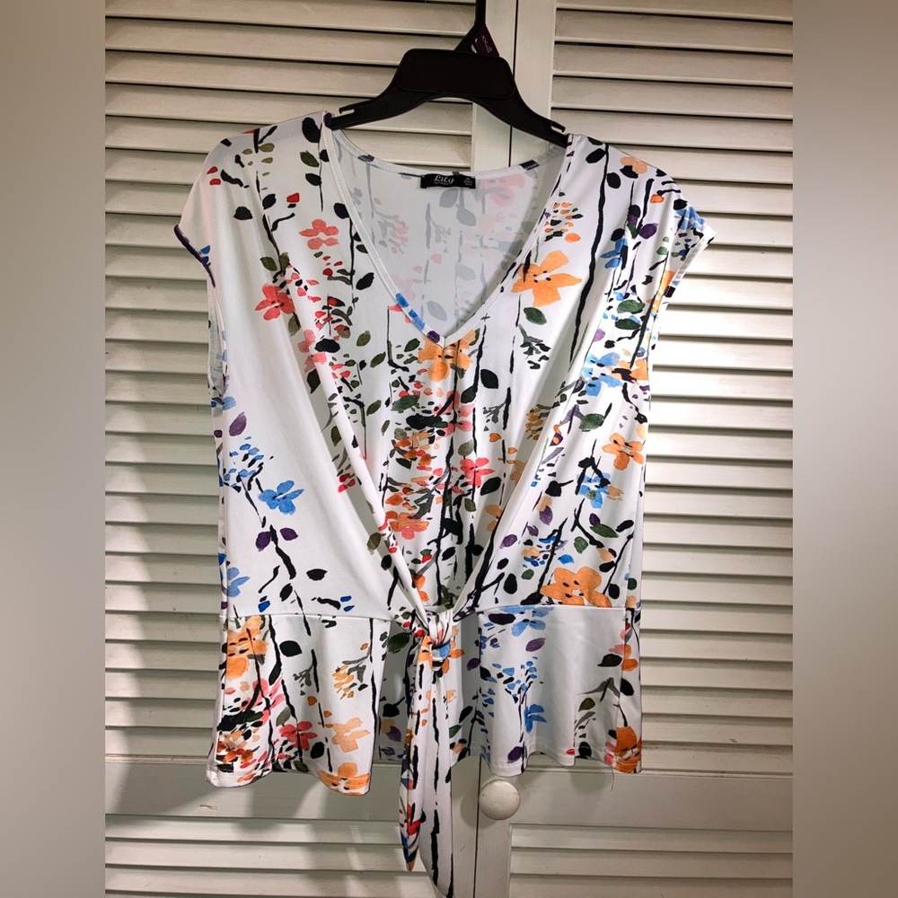 Lily by Firmiana Floral V-Neck Tie-Front Tunic Top